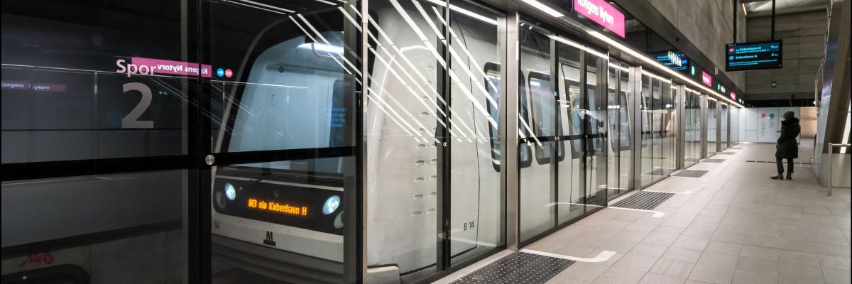 Metrotog på Kongens Nytorv perron i København
